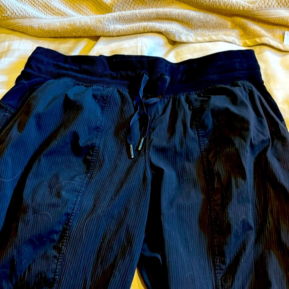Lululemon Dance Studio Mid-Rise Jogger
Full Length